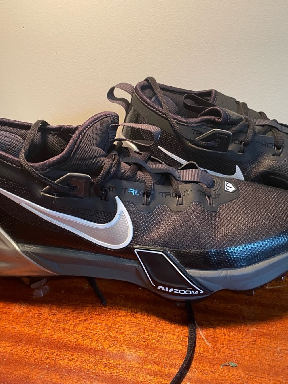 Nike Men’s Black trout cleats metal spikes. Worn lightly lots of life left